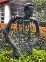Sculpture at Zhongshan 4 lu (中山四路）chongqing art district.